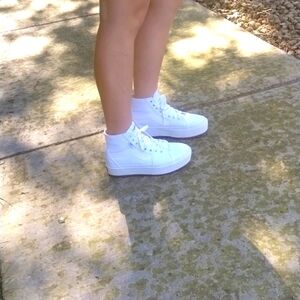 NWT Vans Filmore High-Top Platform Sneaker - Women's size 9.5